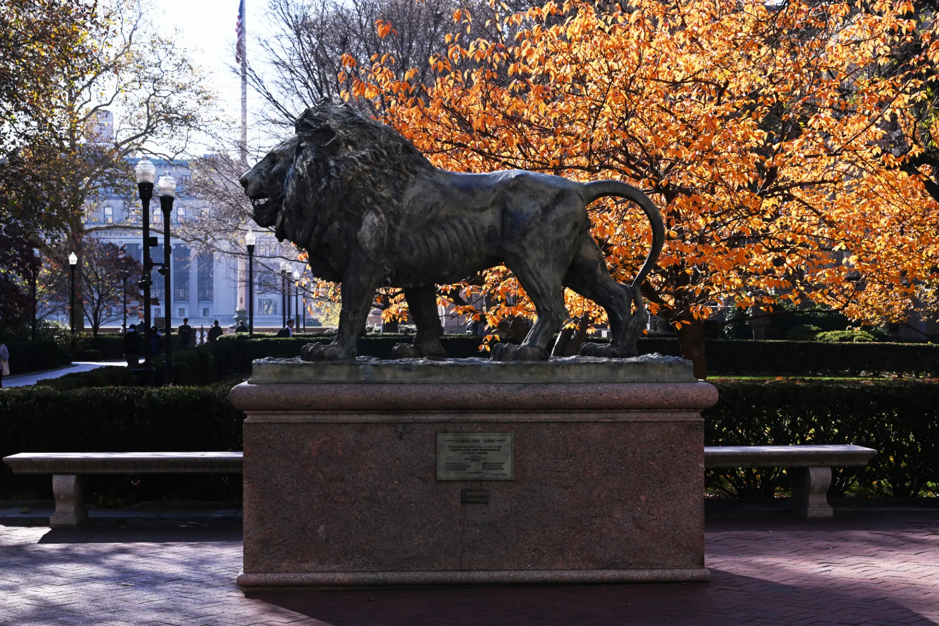 fall lion statue